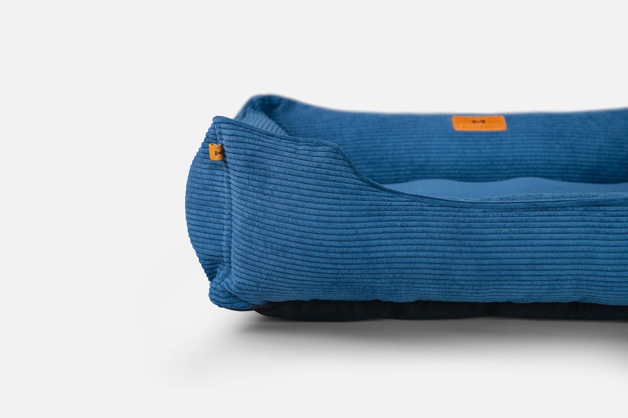 Chester & Lee |Corduroy Sleeper Dog Bed